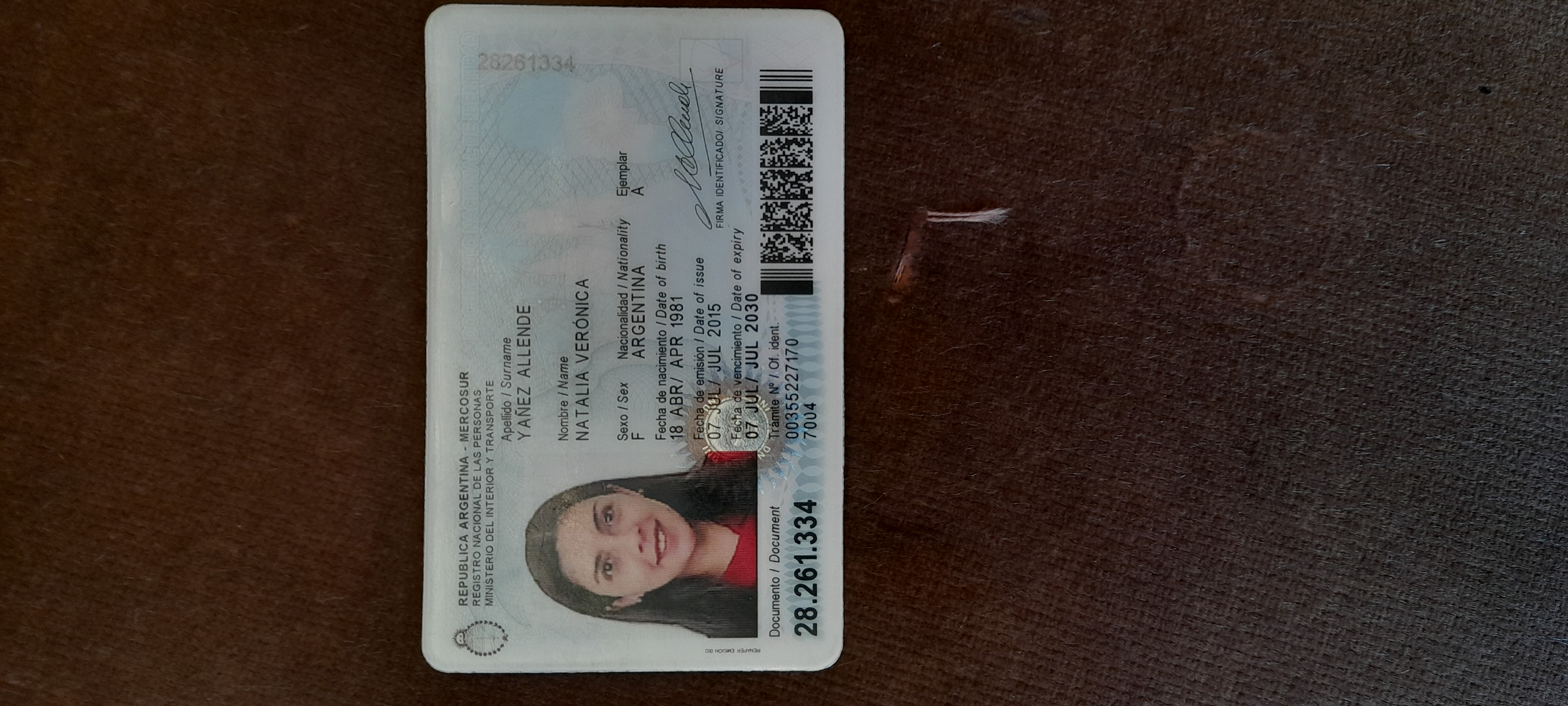 Imagen de ambas caras del último documento de identidad del solicitante o apoderado (o de todas las páginas si es DNI libreta, LC o LE)