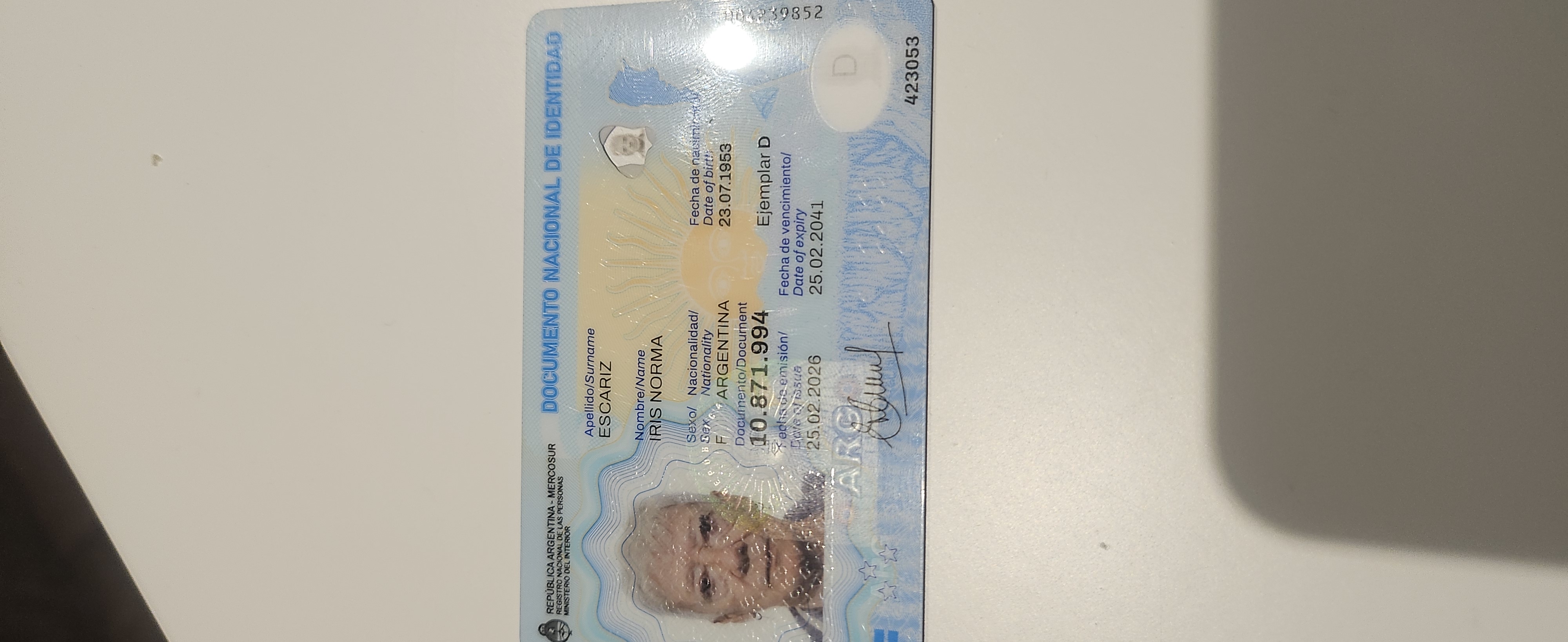 Imagen de ambas caras del último documento de identidad del solicitante o apoderado (o de todas las páginas si es DNI libreta, LC o LE)