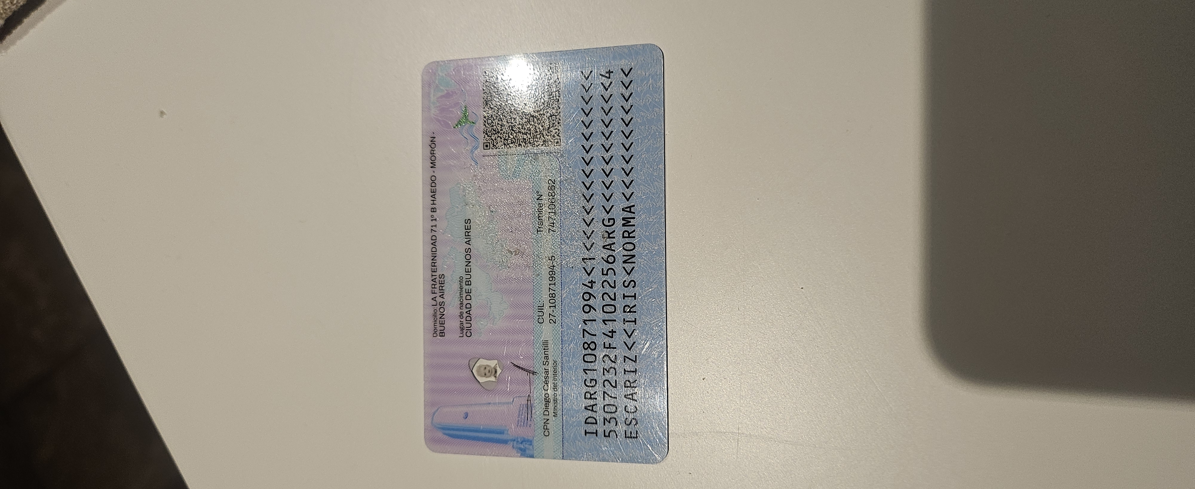 Imagen de ambas caras del último documento de identidad del solicitante o apoderado (o de todas las páginas si es DNI libreta, LC o LE)