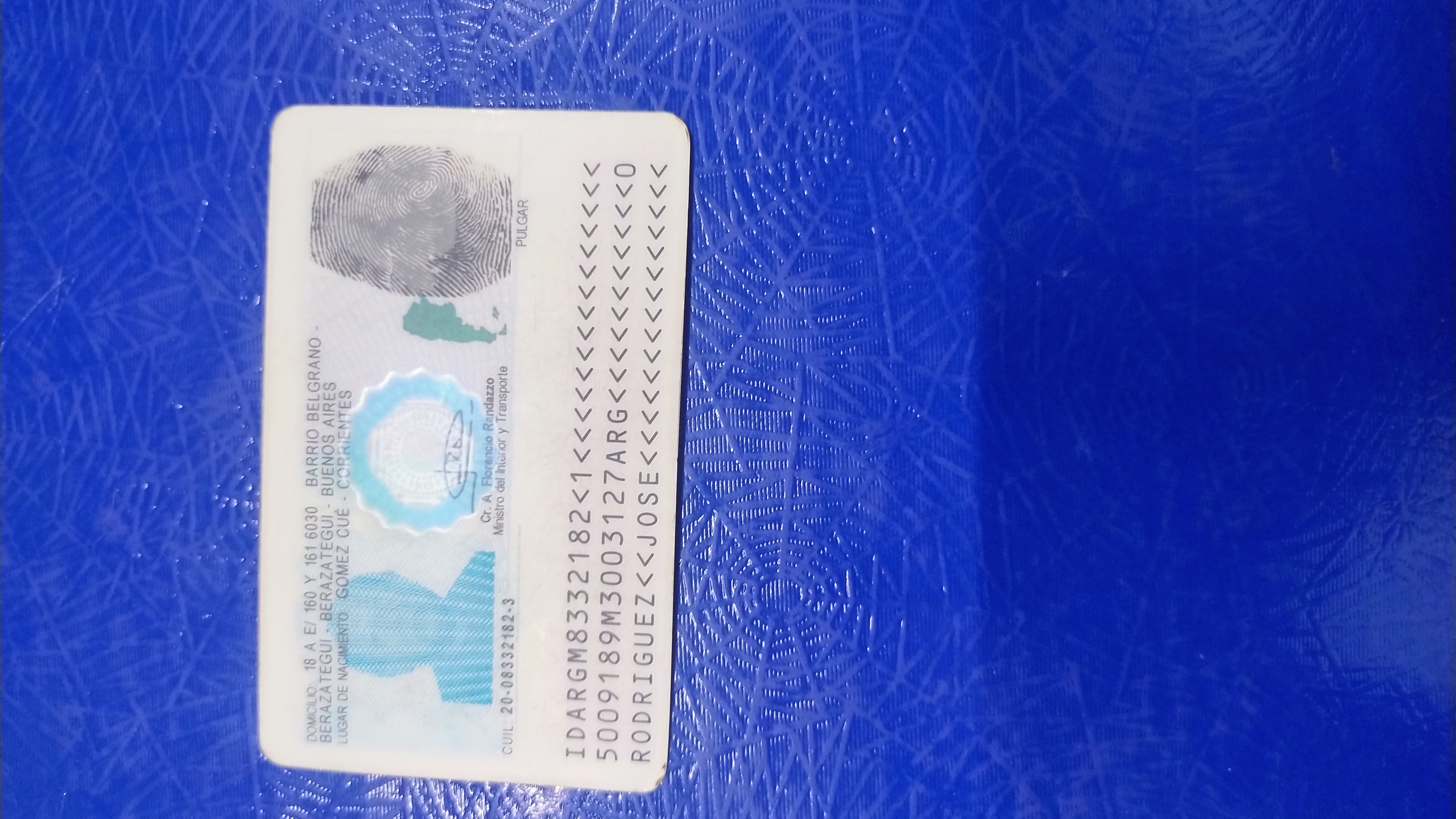 Imagen de ambas caras del último documento de identidad del solicitante o apoderado (o de todas las páginas si es DNI libreta, LC o LE)