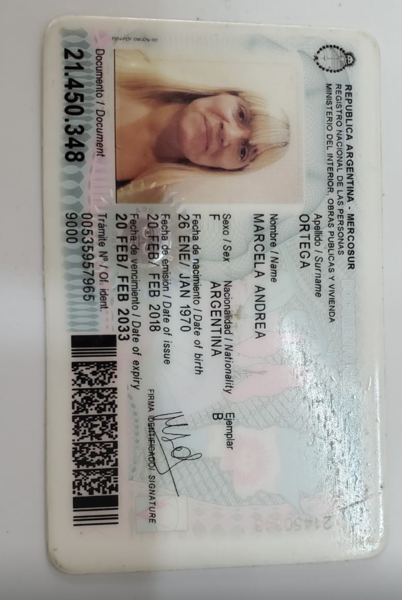 Imagen de ambas caras del último documento de identidad del solicitante o apoderado (o de todas las páginas si es DNI libreta, LC o LE)