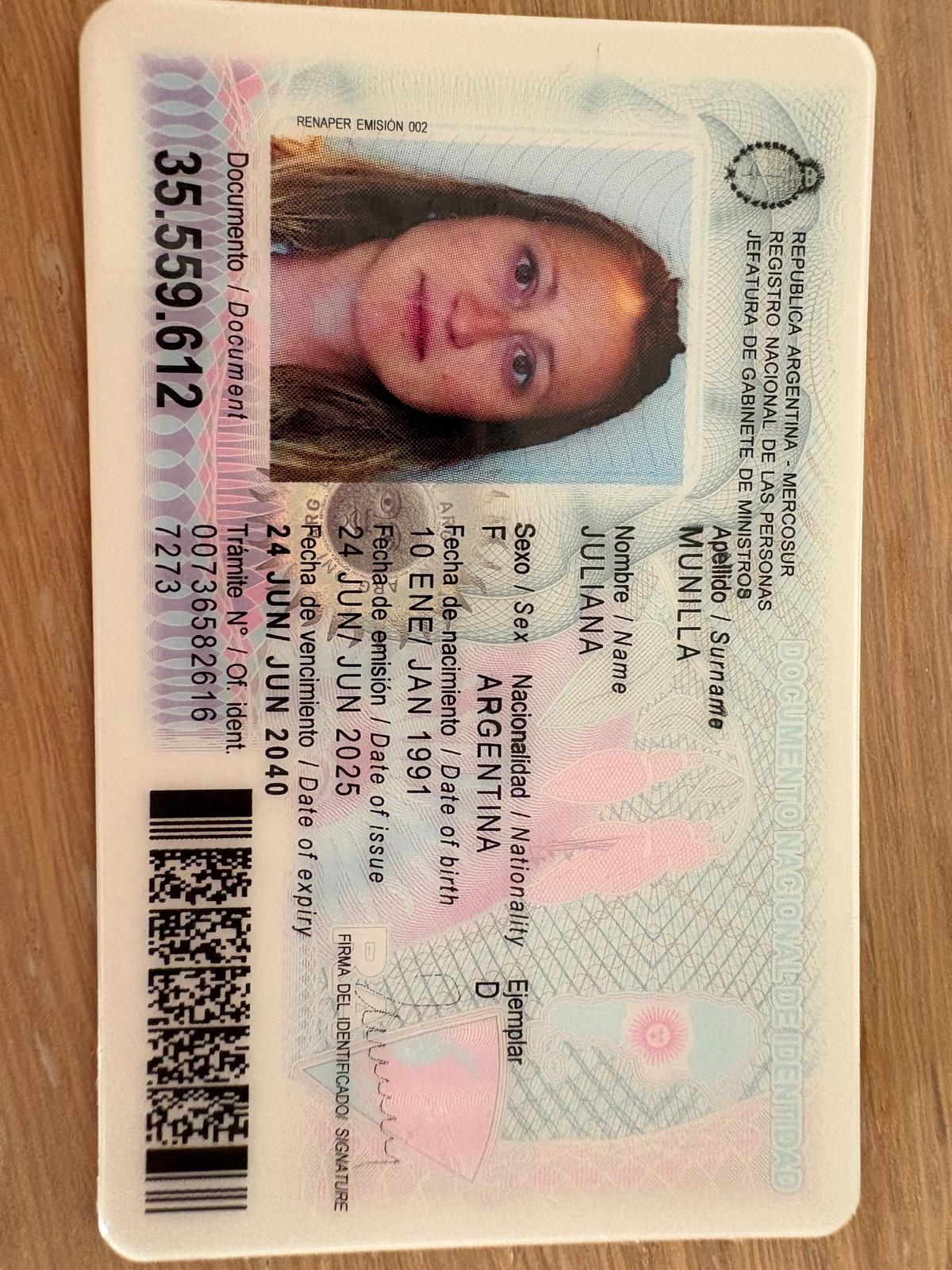 Imagen de ambas caras del último documento de identidad del solicitante o apoderado (o de todas las páginas si es DNI libreta, LC o LE)