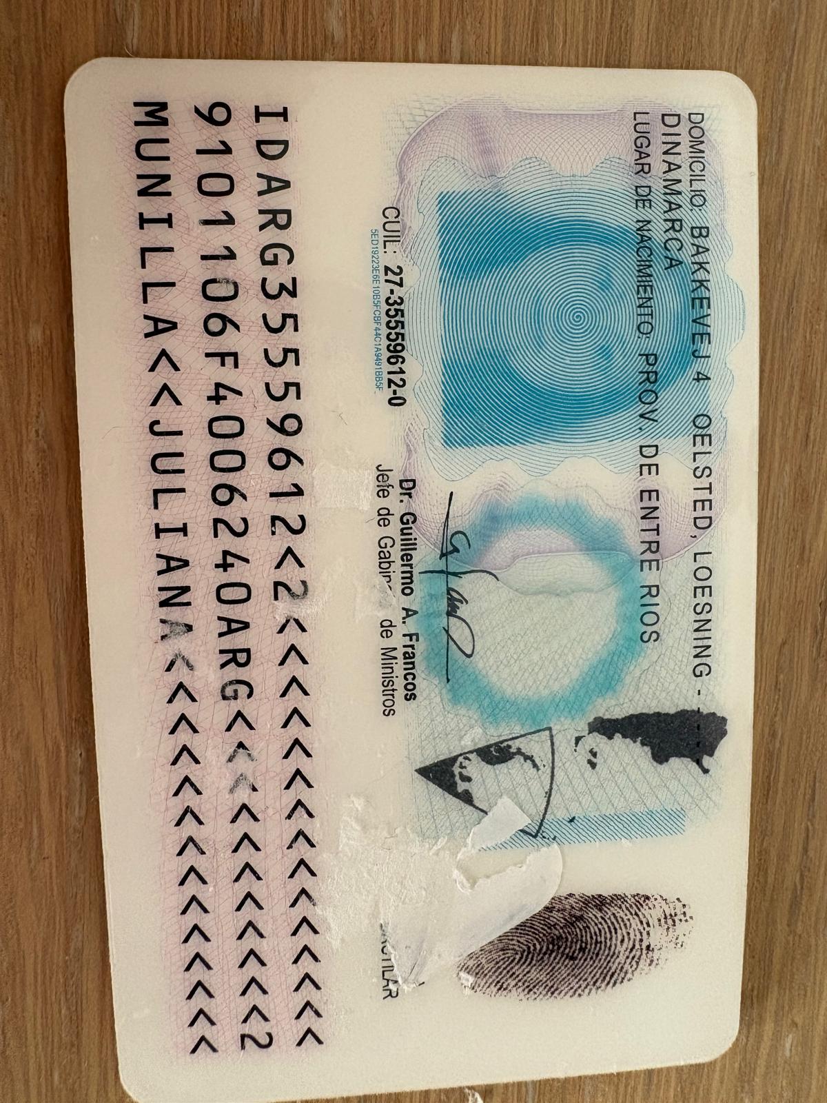 Imagen de ambas caras del último documento de identidad del solicitante o apoderado (o de todas las páginas si es DNI libreta, LC o LE)