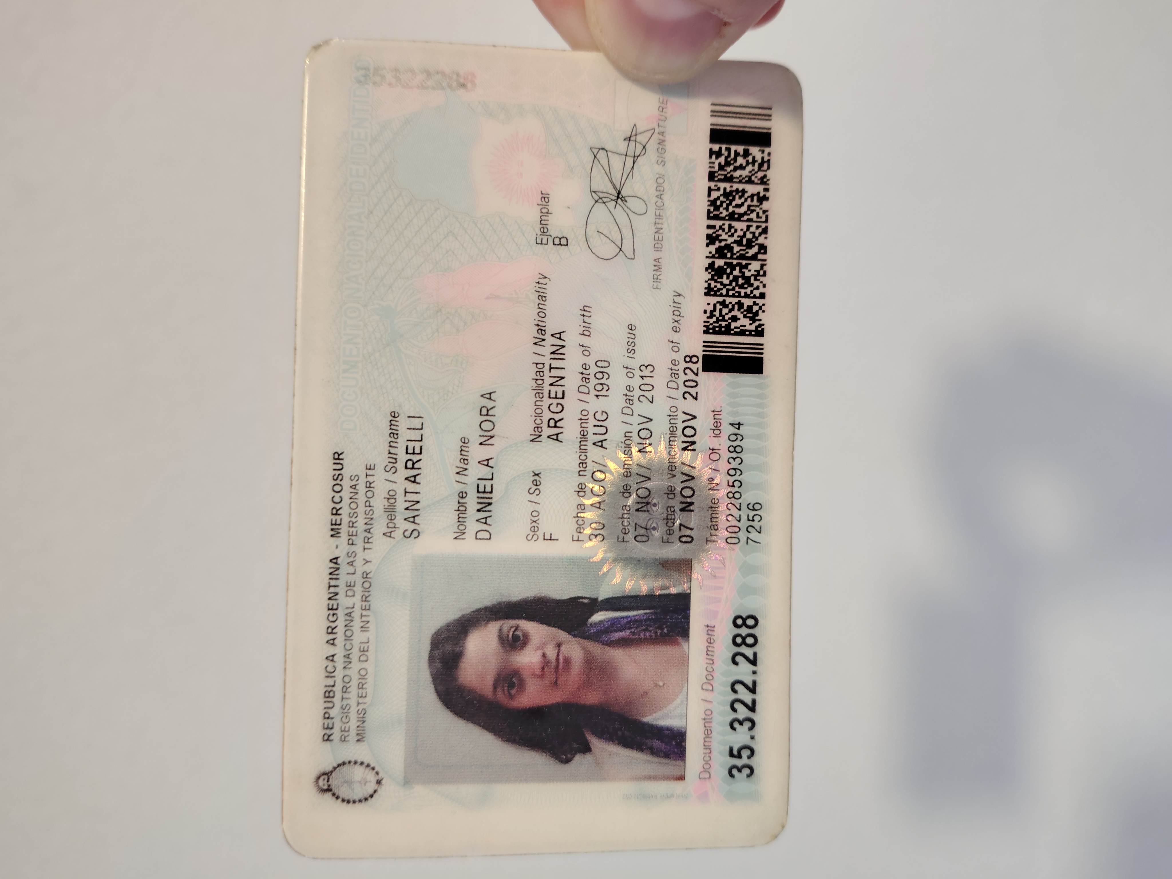 Imagen de ambas caras del último documento de identidad del solicitante o apoderado (o de todas las páginas si es DNI libreta, LC o LE)