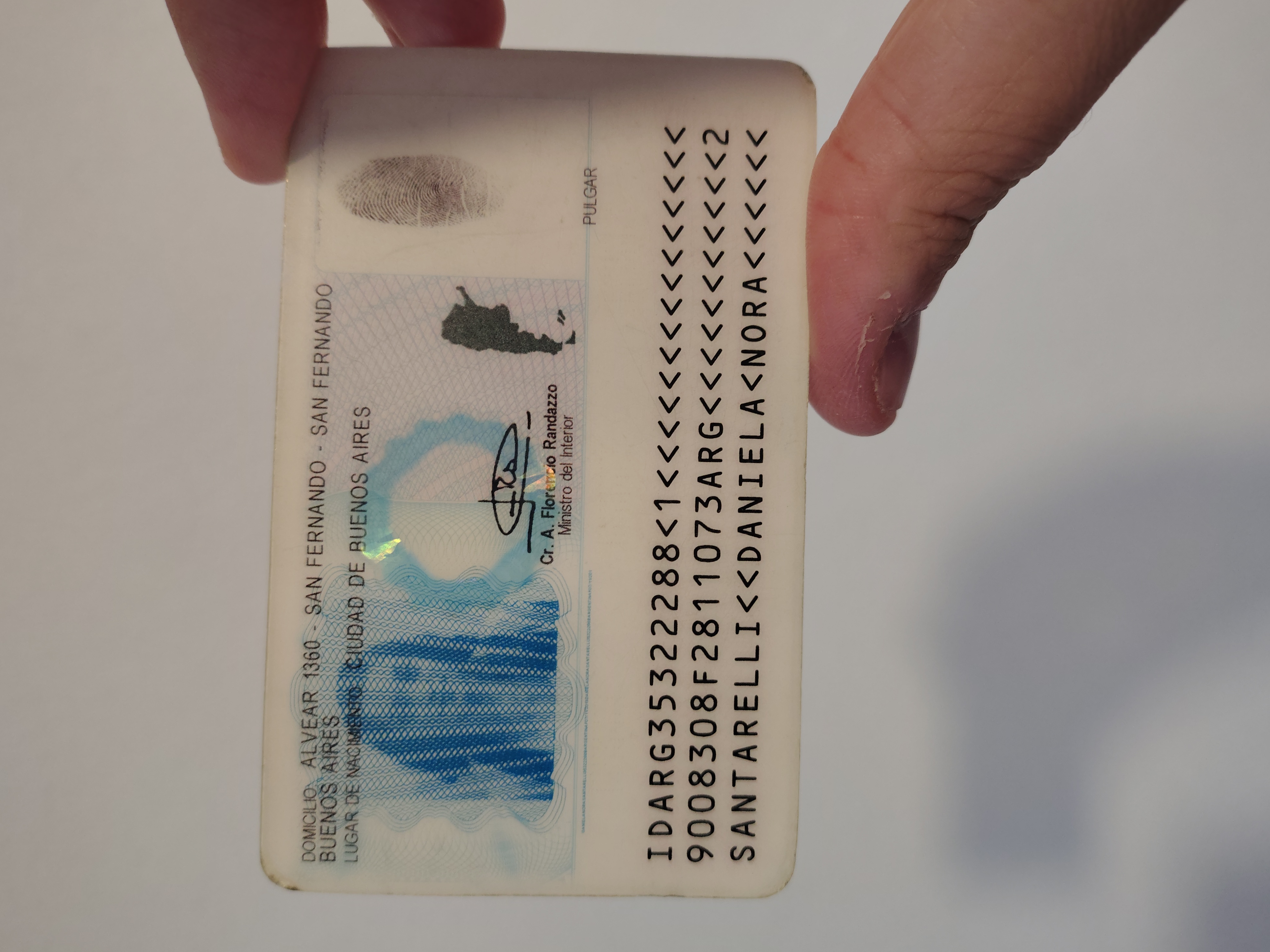 Imagen de ambas caras del último documento de identidad del solicitante o apoderado (o de todas las páginas si es DNI libreta, LC o LE)