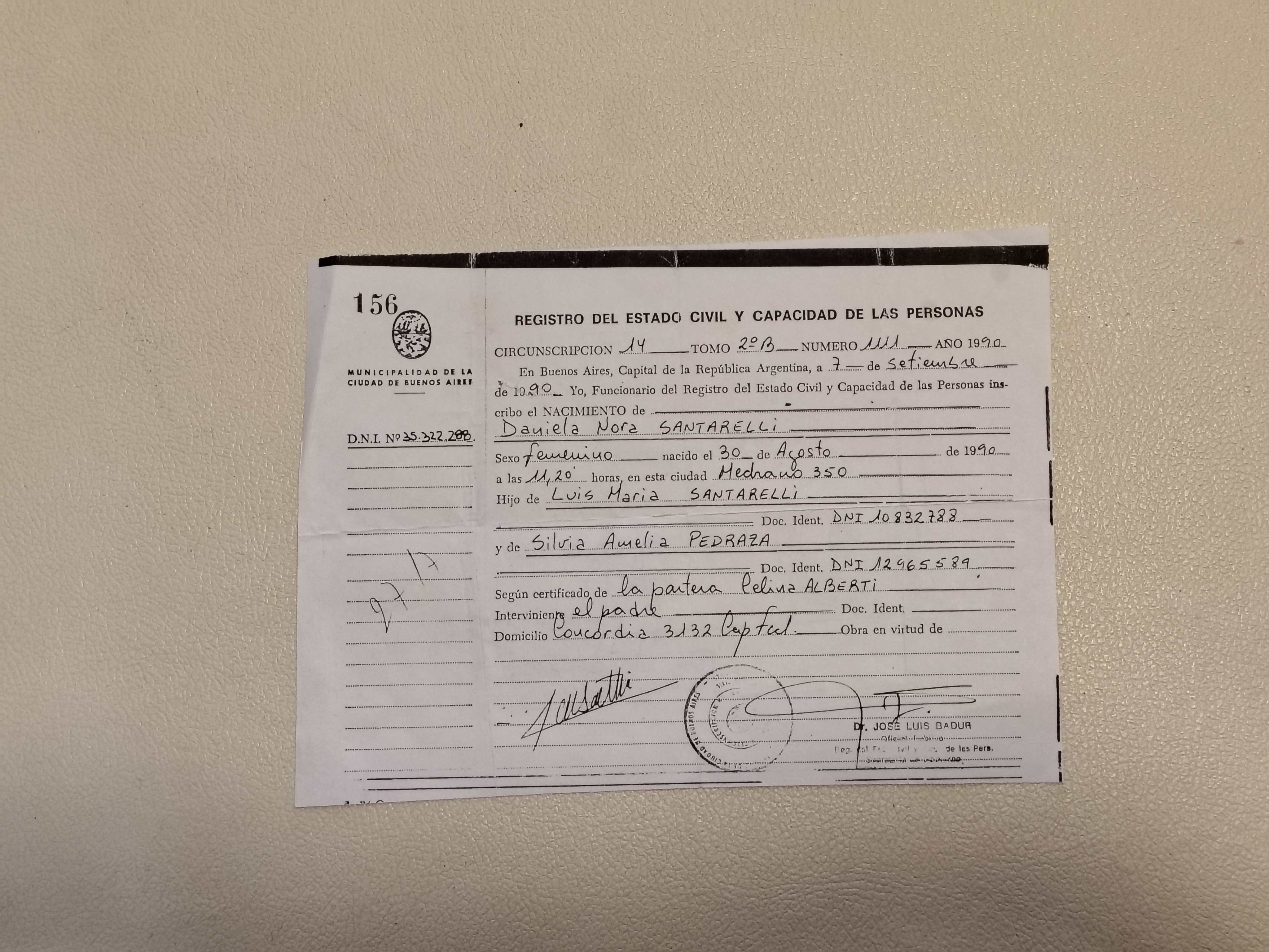 Documentación para acreditar el parentesco o vínculo DIRECTO (entre el solicitante y la persona con respecto a la cual se pide la constancia).
